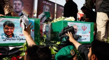 طهران: مواكب عراقية ورايات حسينية خلال جنازة 60 شهيداً سقطوا جراء العدوان الإسرائيلي (صور)