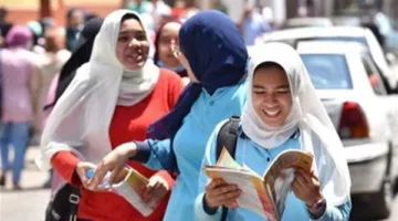 عاجل | وصول طلاب الثانوية العامة إلى اللجان تحضيرًا لاختبار اللغة الأجنبية الثانية ومادة الاقتصاد
