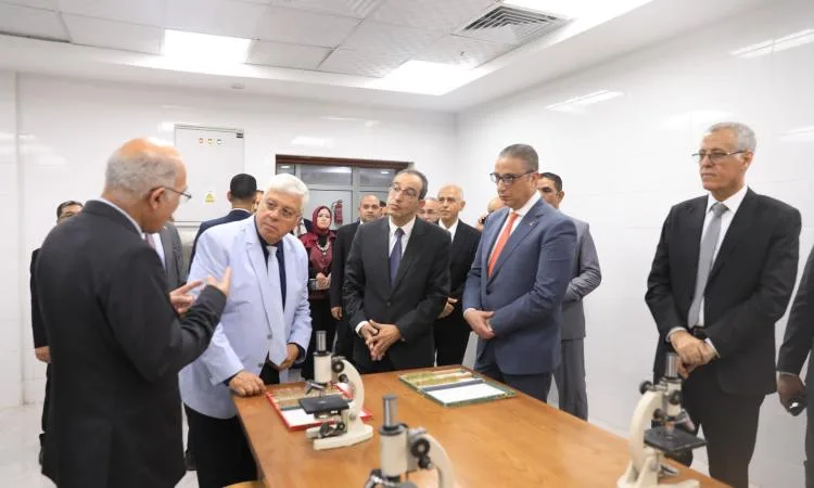 عاشور: 32 جامعة خاصة في مصر بعد قرارات رئاسية بإنشاء 12 جامعة جديدة عاشور: 32 جامعة خاصة في مصر بعد قرارات رئاسية بإنشاء 12 جامعة جديدة