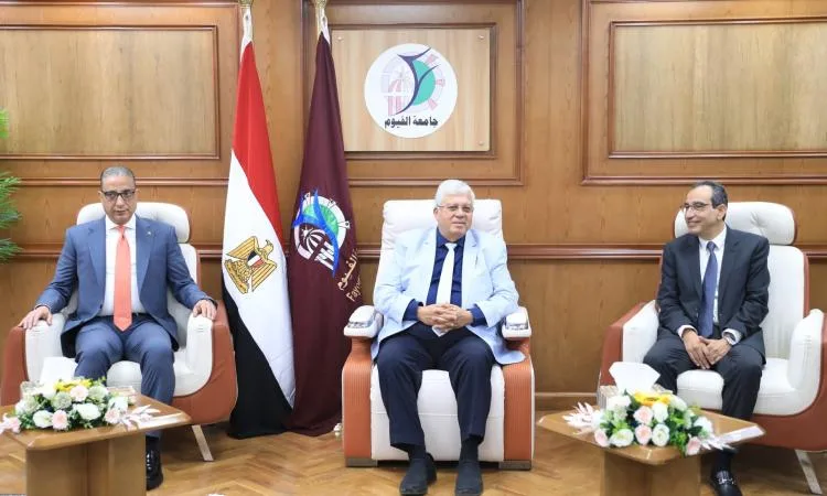 عاشور يبرز أهمية المستشفيات الجامعية كعنصر أساسي في النظام الصحي