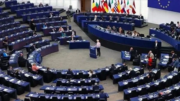 عاهل الأردن يغادر إلى فرنسا لإلقاء كلمة في البرلمان الأوروبي غداً عاهل الأردن يغادر إلى فرنسا لإلقاء كلمة في البرلمان الأوروبي غداً