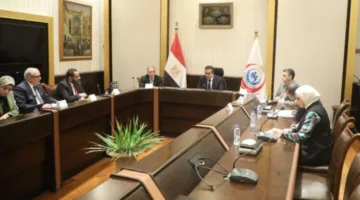 “عبدالغفار” يبحث سبل ضمان فعالية واستدامة نظام توزيع الأدوية