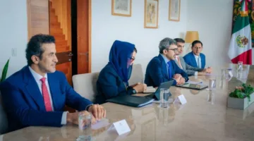 عبدالله بن زايد يناقش مع وزير خارجية المكسيك تعزيز الروابط الثنائية.
