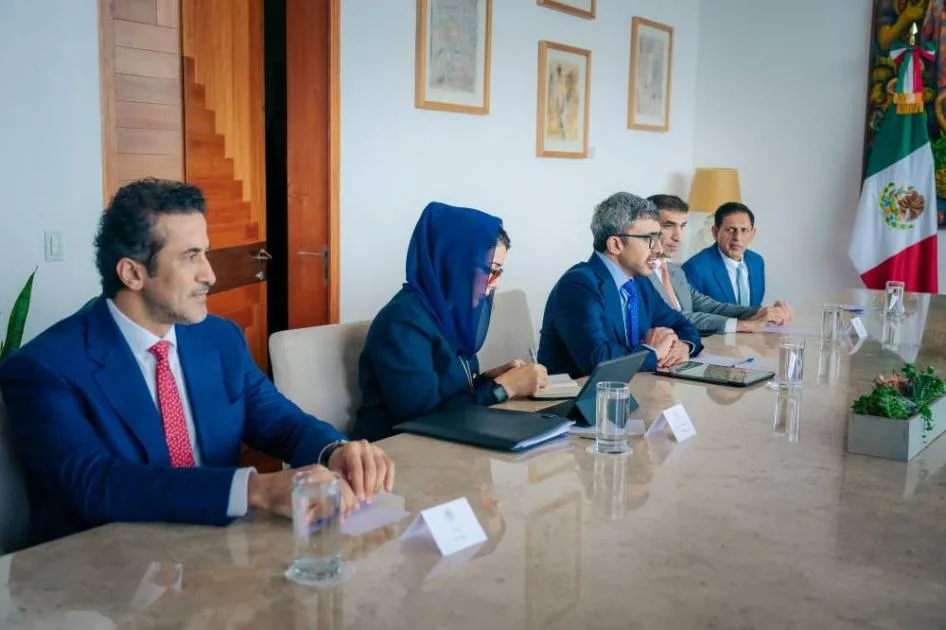 عبدالله بن زايد يناقش مع وزير خارجية المكسيك تعزيز الروابط الثنائية. عبدالله بن زايد يناقش مع وزير خارجية المكسيك تعزيز الروابط الثنائية.