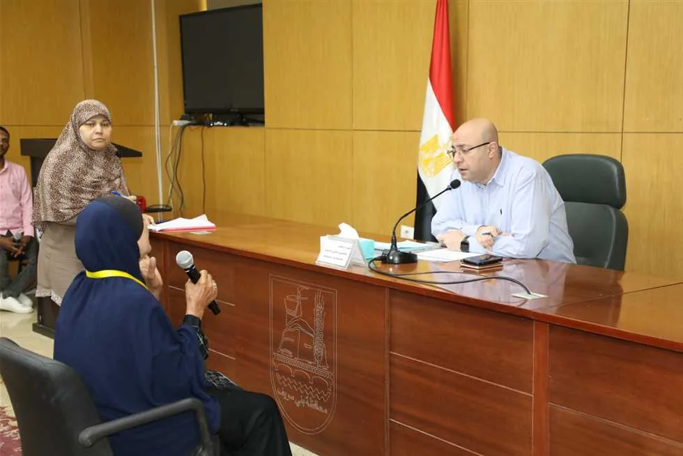«عدم الحضور والتقاعس عن العمل».. محافظ بني سويف يرفع تقارير 27 زيارة تفتيشية إلى الشؤون القانونية «عدم الحضور والتقاعس عن العمل».. محافظ بني سويف يرفع تقارير 27 زيارة تفتيشية إلى الشؤون القانونية