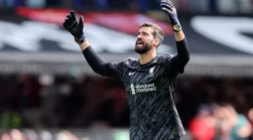 عرض جذاب لاستقطاب أليسون من ليفربول واللاعب يوضح موقفه النهائي