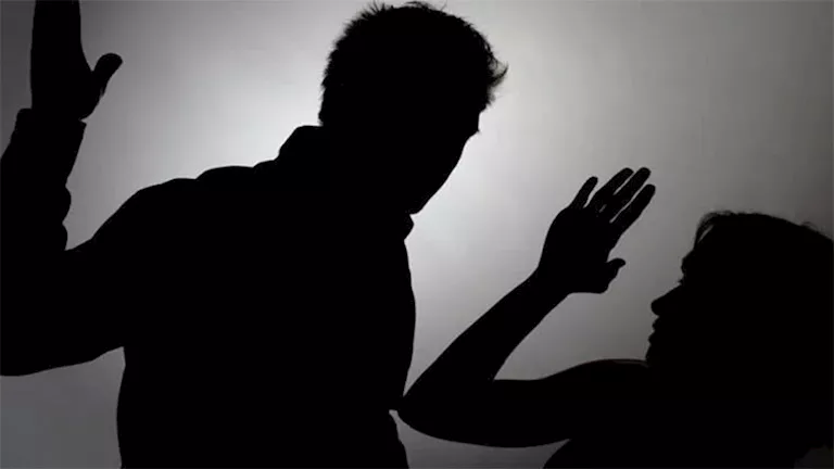 عريس يعتدي على زوجته بالشفرات ليلة الزفاف في الطالبية: تفاصيل الحادثة. عريس يعتدي على زوجته بالشفرات ليلة الزفاف في الطالبية: تفاصيل الحادثة.