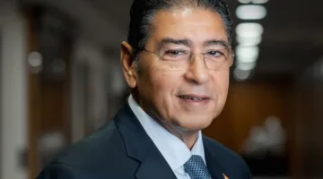 عز العرب يحصل على جائزة أفضل رئيس تنفيذي من مؤسسة MEED