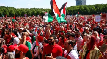 عشرات الآلاف يحتشدون في لاهاي مطالبين بإنهاء الإبادة في غزة