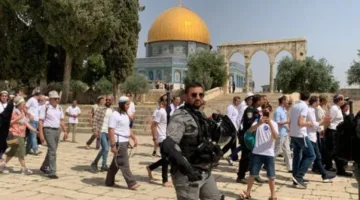 عشرات المستوطنين يدخلون المسجد الأقصى تحت حماية شرطة الاحتلال