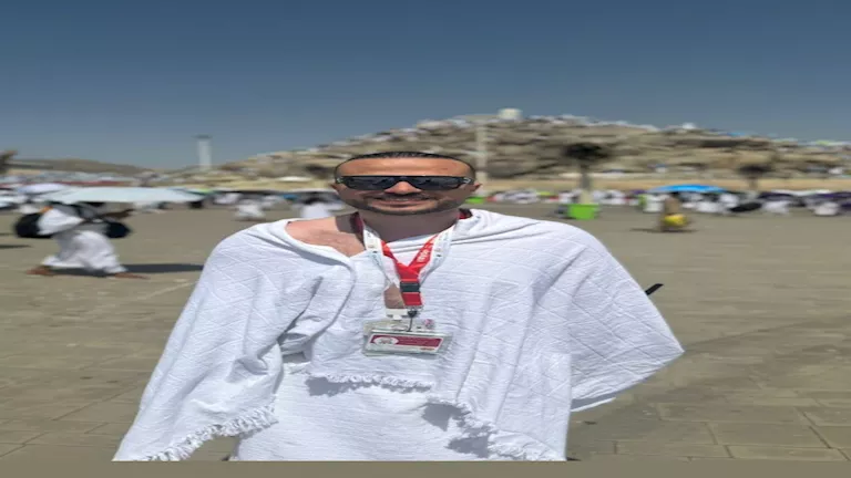عضو مجلس الأهلي يؤدي شعائر الحج في جبل عرفات