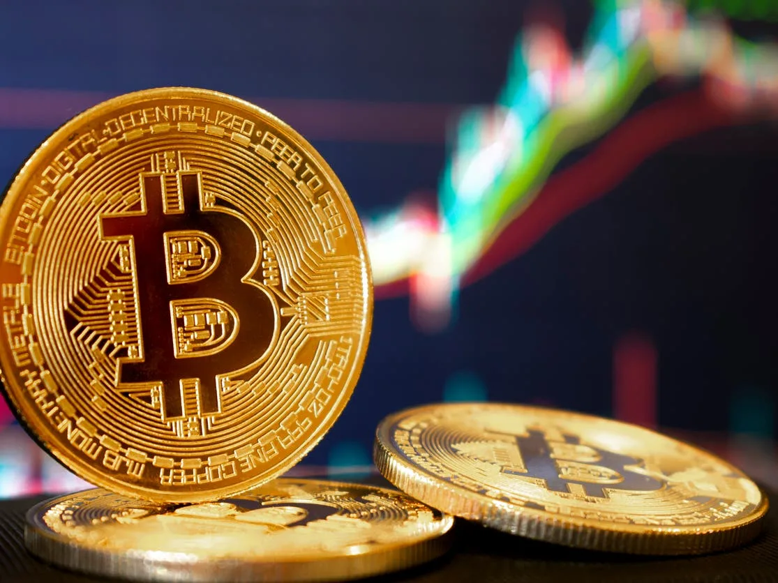 عقدة جديدة في سعر «بيتكوين» مع تراجع أسواق العملات الرقمية عقدة جديدة في سعر «بيتكوين» مع تراجع أسواق العملات الرقمية
