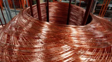 عقود النحاس الآجلة تقترب من 4.90 دولارات للرطل