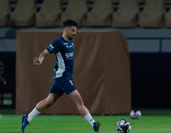 علي لاجامي ينضم لتدريبات الهلال لأول مرة