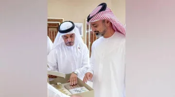 عمار بن حميد يستعرض منتجات “الغدير للحرف الإماراتية”