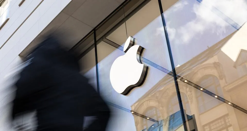 عملاء آيفون يعبرون عن استيائهم من إعلان Apple Wallet الذي يروج لفيلم فورمولا 1 عملاء آيفون يعبرون عن استيائهم من إعلان Apple Wallet الذي يروج لفيلم فورمولا 1