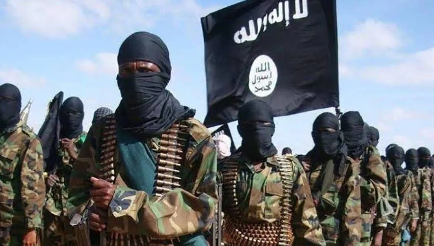 عمليات إنزال جوي في الليل… ‘التحالف الدولي’ و’قسد’ يعتقلان 3 من عناصر ‘داعش’ بشمال الرقة عمليات إنزال جوي في الليل… ‘التحالف الدولي’ و’قسد’ يعتقلان 3 من عناصر ‘داعش’ بشمال الرقة