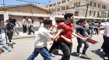 عناق وابتسامات: طلاب البحيرة ينهون يومهم الأول من امتحانات الثانوية العامة