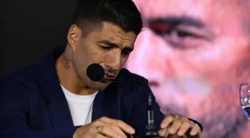 عندما أضاف برشلونة شرطاً في عقد سواريز يمنع “عض اللاعبين”