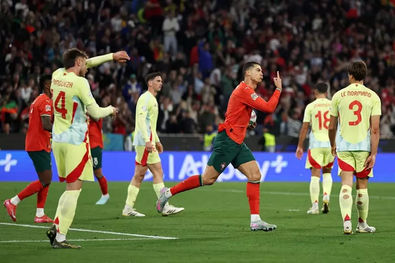 عنوان جديد: البرتغال تُحقق لقب دوري أمم أوروبا ضد إسبانيا بمساهمة رفاق رونالدو (فيديو) عنوان جديد: البرتغال تُحقق لقب دوري أمم أوروبا ضد إسبانيا بمساهمة رفاق رونالدو (فيديو)