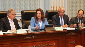 عوض: تعزيز دور القطاع الخاص في مشاريع البنية التحتية للنفايات الصلبة