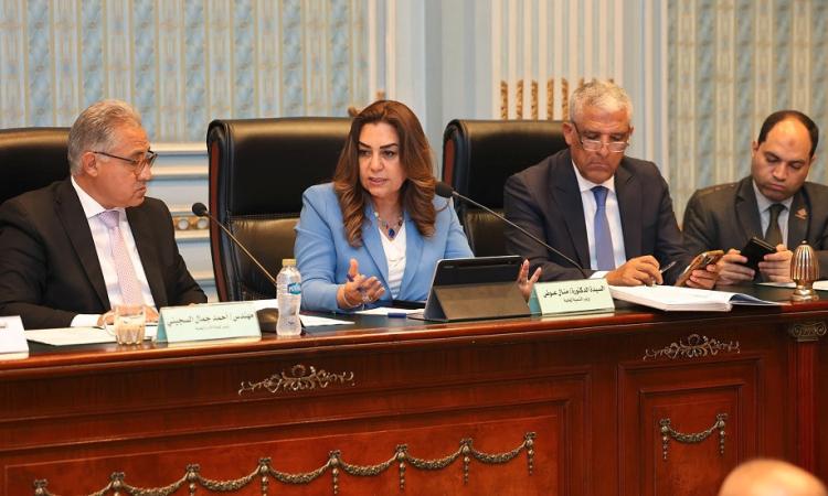 عوض: تعزيز دور القطاع الخاص في مشاريع البنية التحتية للنفايات الصلبة عوض: تعزيز دور القطاع الخاص في مشاريع البنية التحتية للنفايات الصلبة