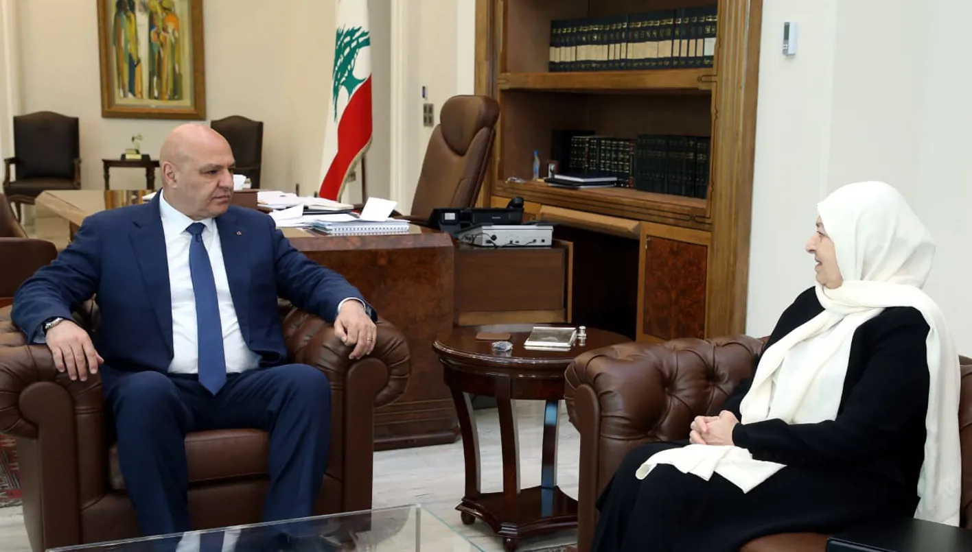 عون يرحب بهية الحريري ويطلع على مناقشات حفل إطلاق برنامج “قراءات في خطاب القسم” عون يرحب بهية الحريري ويطلع على مناقشات حفل إطلاق برنامج “قراءات في خطاب القسم”