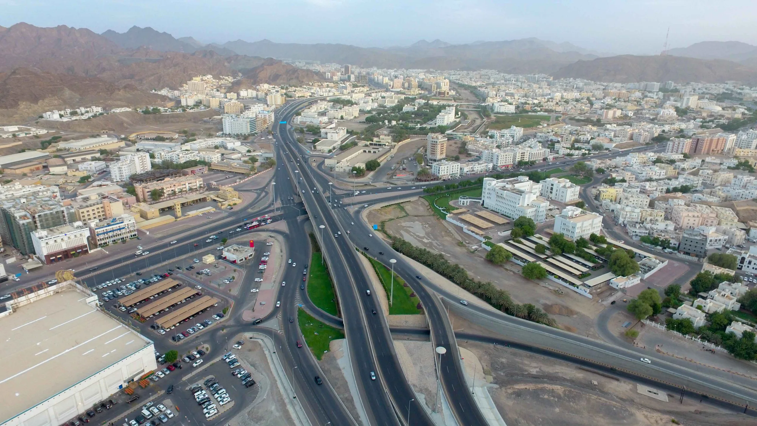 عُمان تُطلق ستة مشاريع جديدة في مجال الطاقة المتجددة عُمان تُطلق ستة مشاريع جديدة في مجال الطاقة المتجددة