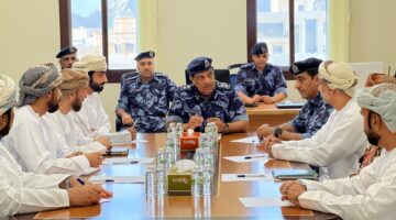 فريق إدارة حوادث المواد الخطرة يجتمع في مسندم لمناقشة الاستعداد للطوارئ والجاهزية.