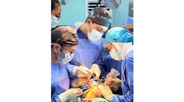 فريق طبي في “زايد التخصصي” يحقق نجاحاً في إزالة ورم دموي من لسان طفل فلسطيني