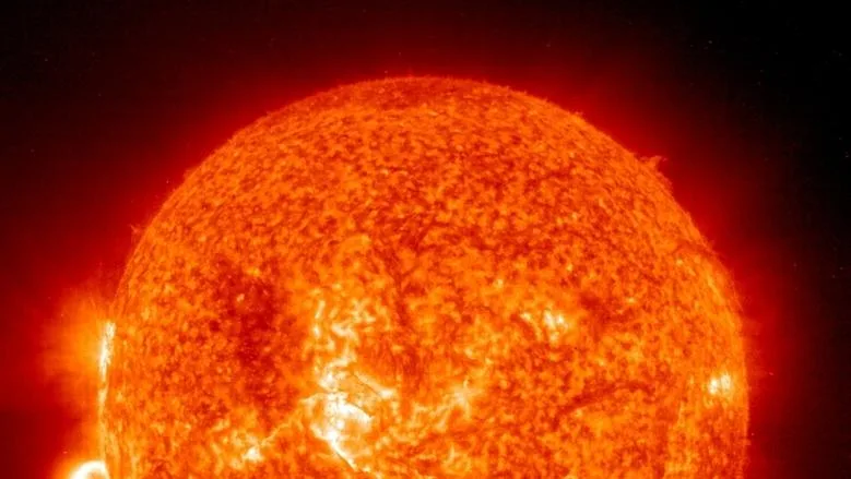 فلكيو جدة: مراقبة توهج شمسي أدى إلى حدوث عاصفة جيومغناطيسية