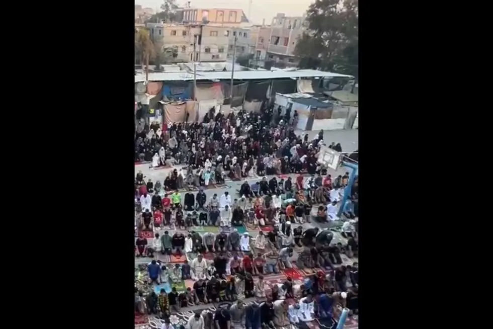 في خضم «تكبيرات العيد».. استشهاد 43 فلسطينياً نتيجة غارات إسرائيلية في غزة (فيديو) في خضم «تكبيرات العيد».. استشهاد 43 فلسطينياً نتيجة غارات إسرائيلية في غزة (فيديو)