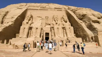 في ظل التوترات الإقليمية، مصر تراقب استقرار حركة السياحة وضمان عودة الحجاج بأمان.