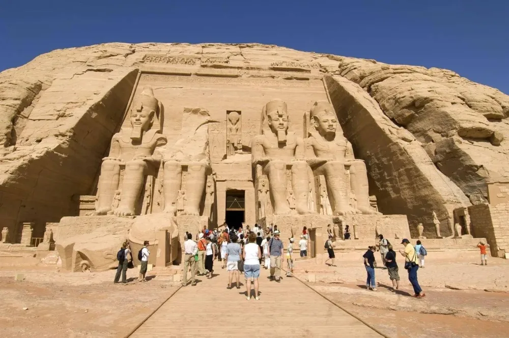 في ظل التوترات الإقليمية، مصر تراقب استقرار حركة السياحة وضمان عودة الحجاج بأمان. في ظل التوترات الإقليمية، مصر تراقب استقرار حركة السياحة وضمان عودة الحجاج بأمان.