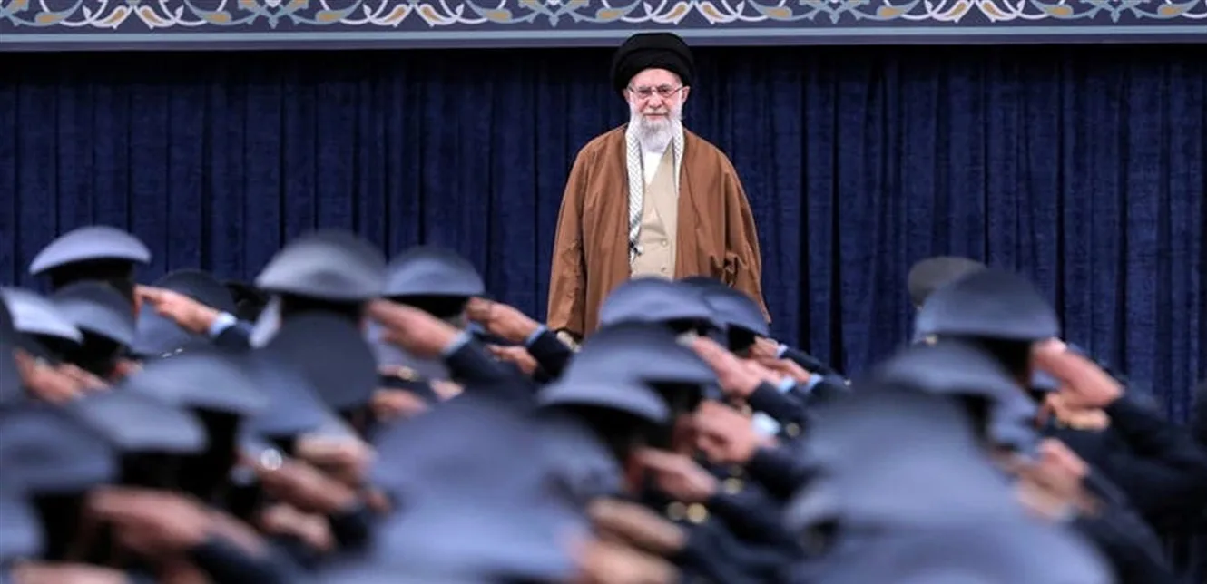 في ظل الض strikes الإسرائيلية، تم نقل خامنئي وعائلته إلى ملجأ تحت الأرض في ظل الض strikes الإسرائيلية، تم نقل خامنئي وعائلته إلى ملجأ تحت الأرض