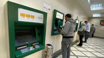 في فترة 9 أيام، قام المصريون بسحب 26.5 مليار جنيه من أجهزة الصراف الآلي للبنك الأهلي.