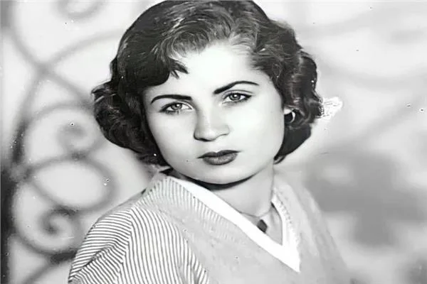في مناسبة احتفالها بعيد ميلادها الحادي والتسعين.. «زهرة العلا» تميزت بالجمال والموهبة وقررت الاعتزال بعد أداء فريضة الحج.