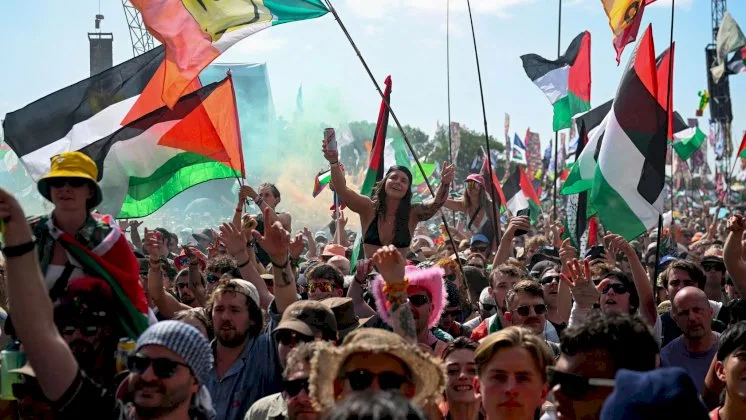 في مهرجان غلاستونبري البريطاني: دعوات لإنهاء الجيش الإسرائيلي