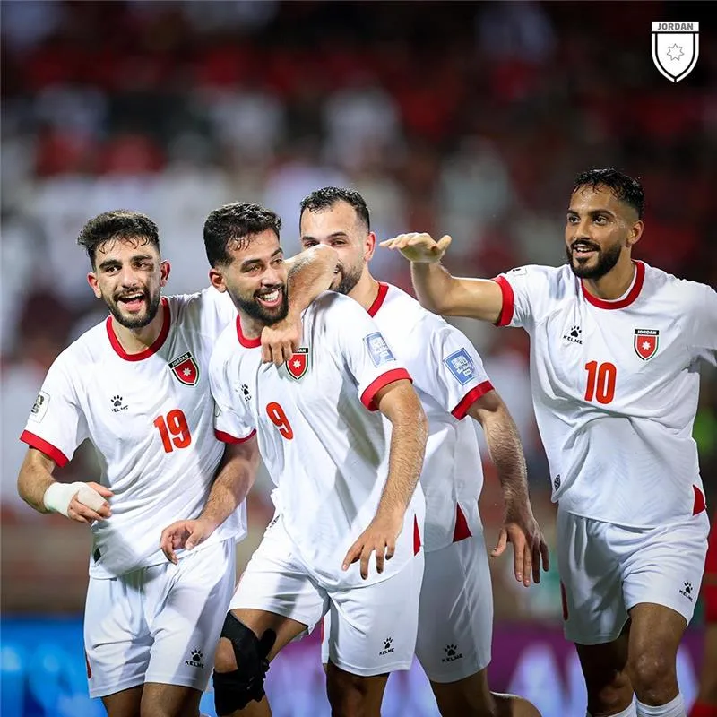 فيديو | الأردن يتغلب على عمان بثلاثة أهداف ويتصدر مجموعته في تصفيات كأس العالم فيديو | الأردن يتغلب على عمان بثلاثة أهداف ويتصدر مجموعته في تصفيات كأس العالم
