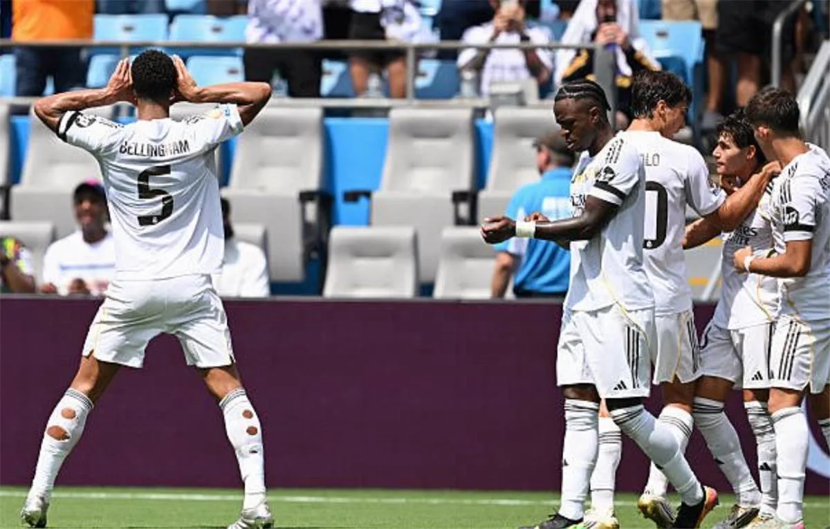 فيديو | ريال مدريد يتغلب على باتشوكا بثلاثة أهداف مع تواجد 10 لاعبين في كأس العالم للأندية فيديو | ريال مدريد يتغلب على باتشوكا بثلاثة أهداف مع تواجد 10 لاعبين في كأس العالم للأندية