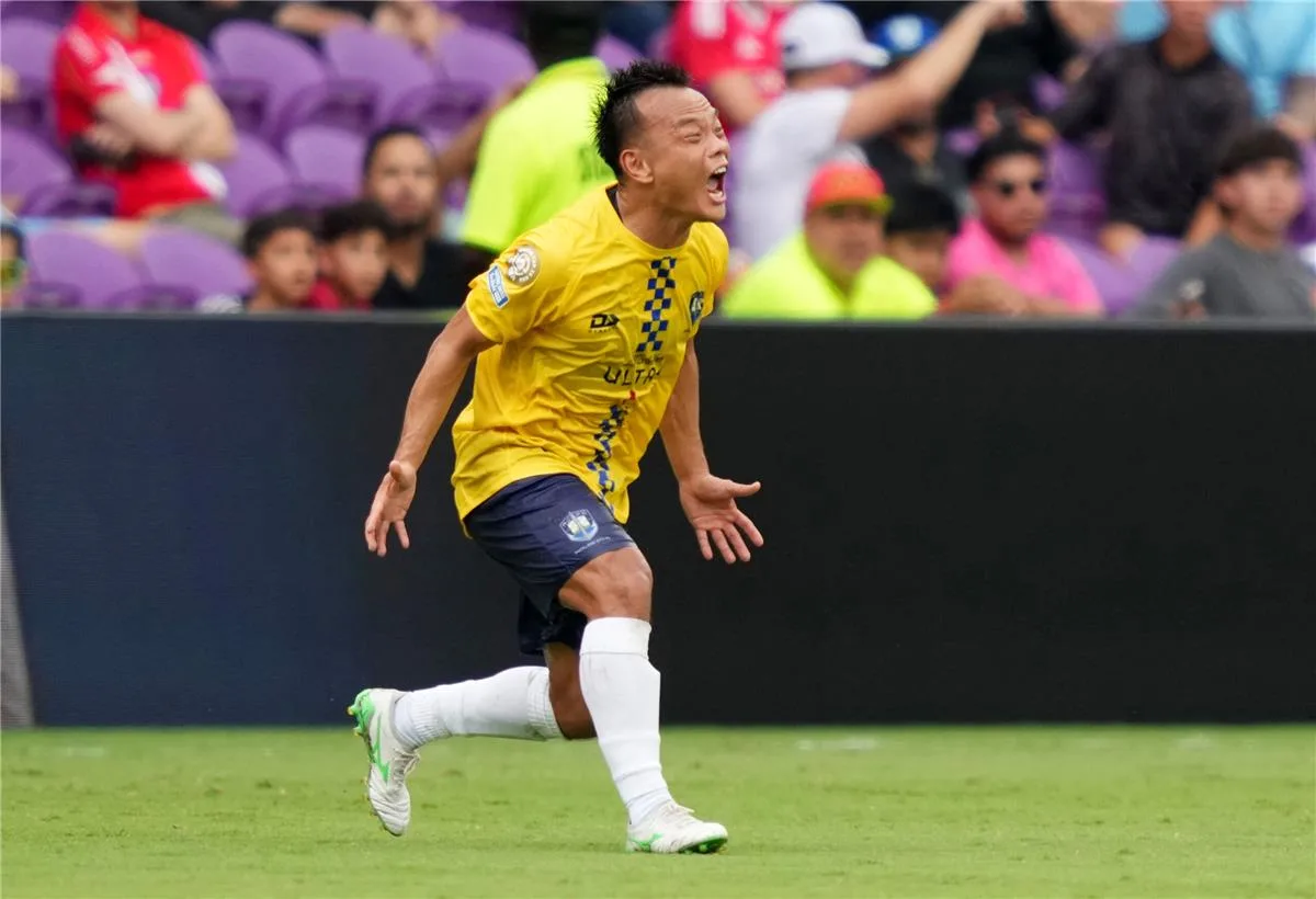 فيديو | سلوك غير مألوف.. لاعب أوكلاند سيتي ينخرط في مشادة مع طبيبه خلال مباراة ضد بنفيكا فيديو | سلوك غير مألوف.. لاعب أوكلاند سيتي ينخرط في مشادة مع طبيبه خلال مباراة ضد بنفيكا
