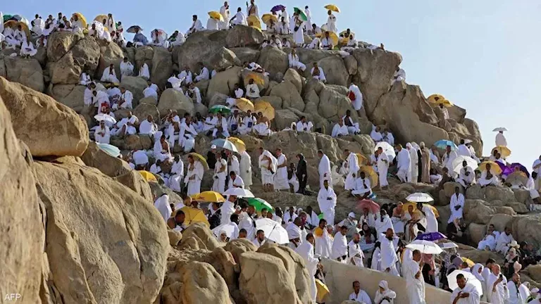 فيديو.. سيدة مصرية تبكي في عرفات: كان حان وقت حجنا، لكن زوجي توفي وجئت بمفردي