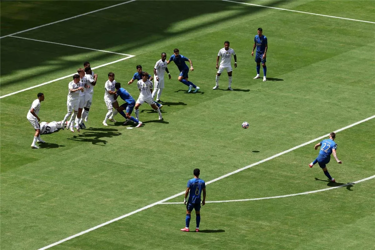 فيديو | نيفيز يحرز هدف التعادل للهلال في مواجهة ريال مدريد