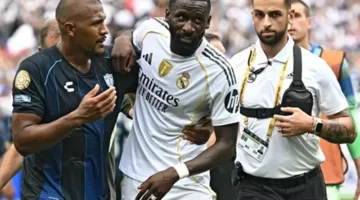 فيفا يبدأ تحقيقًا مع لاعب باتشوكا بعد اتهامه بالإساءة العنصرية لروديجر.