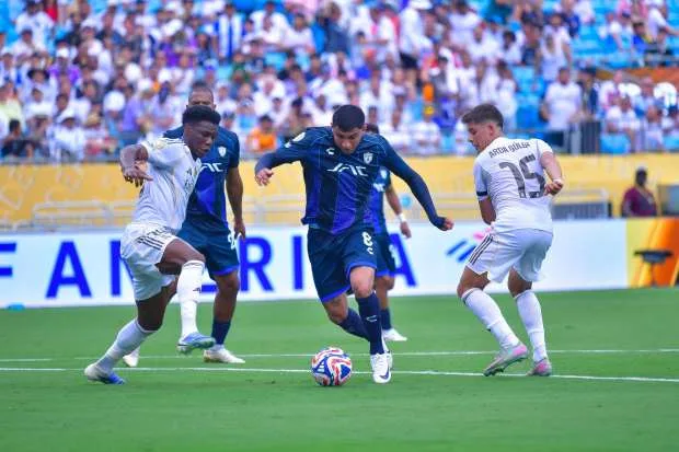 «فيفا» يحقق في تهم العنصرية تجاه نجم ريال مدريد خلال كأس العالم للأندية «فيفا» يحقق في تهم العنصرية تجاه نجم ريال مدريد خلال كأس العالم للأندية
