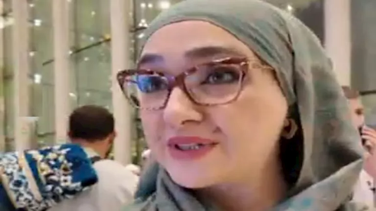 قبل خمس ساعات من موعد الرحلة: بوسنية تتلقى خبر قبولها لأداء مناسك الحج (فيديو) قبل خمس ساعات من موعد الرحلة: بوسنية تتلقى خبر قبولها لأداء مناسك الحج (فيديو)
