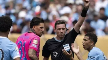 قبل مباراة العين.. فيفا يعلن عن إيقاف لاعب مانشستر سيتي لمدة 3 مباريات.