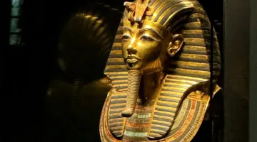 قريباً: نقل القناع الذهبي لتوت عنخ آمون إلى المتحف المصري الكبير