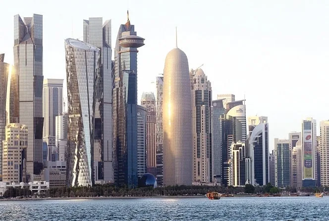 قطر تعلن عن تعليق حركة الطيران “لبعض الوقت”