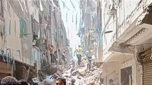 قطع التيار الكهربائي عن العقارات المجاورة للمنزلين المنهارين في حدائق القبة قطع التيار الكهربائي عن العقارات المجاورة للمنزلين المنهارين في حدائق القبة